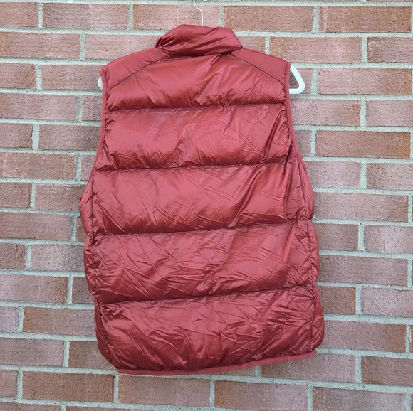 Uniqlo Ultra Light Down Vest Men's Red Size Medium - Picture 3 of 7